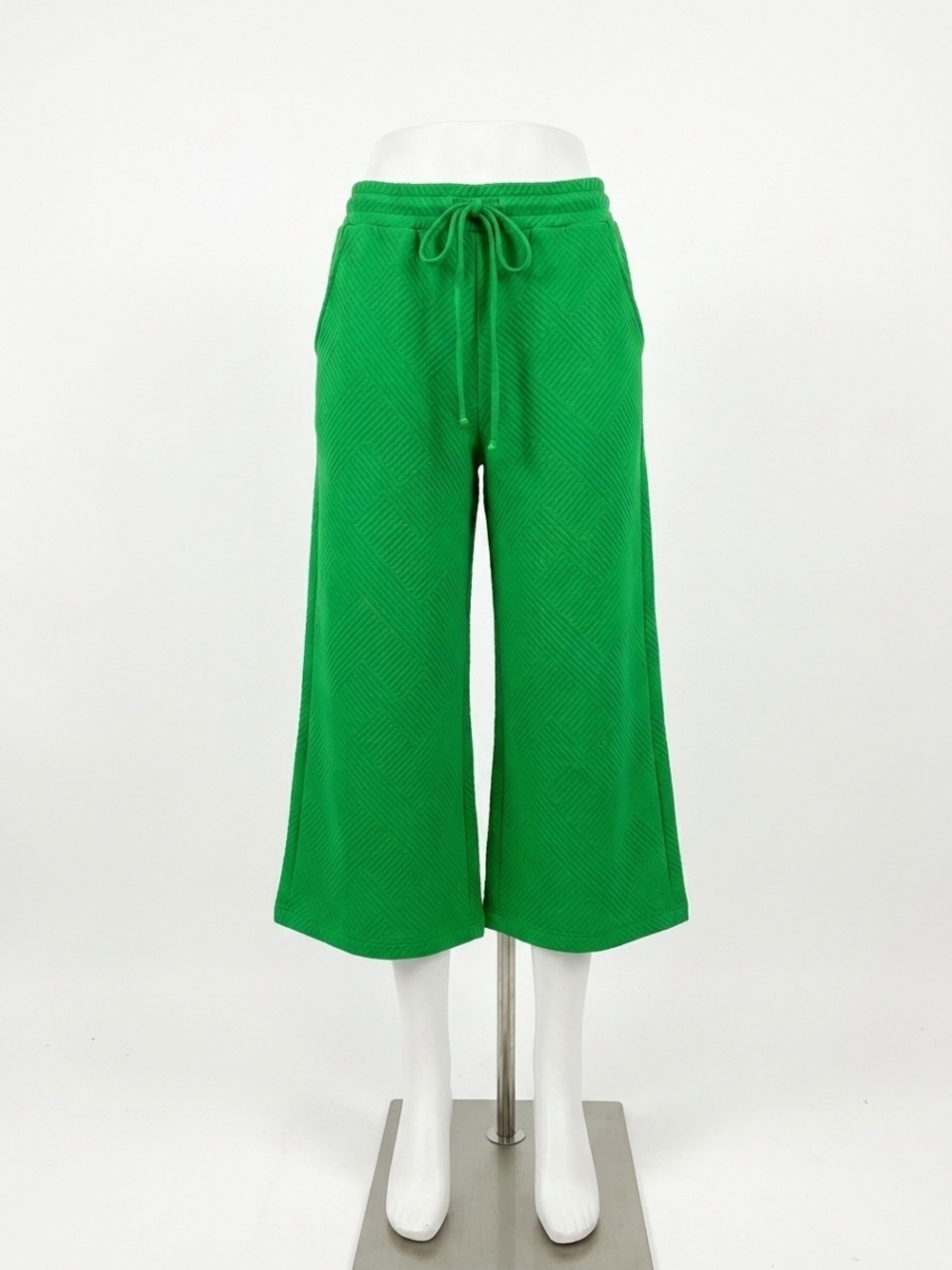 NEW SEE AND BE SEEN call my jet textured pants in green